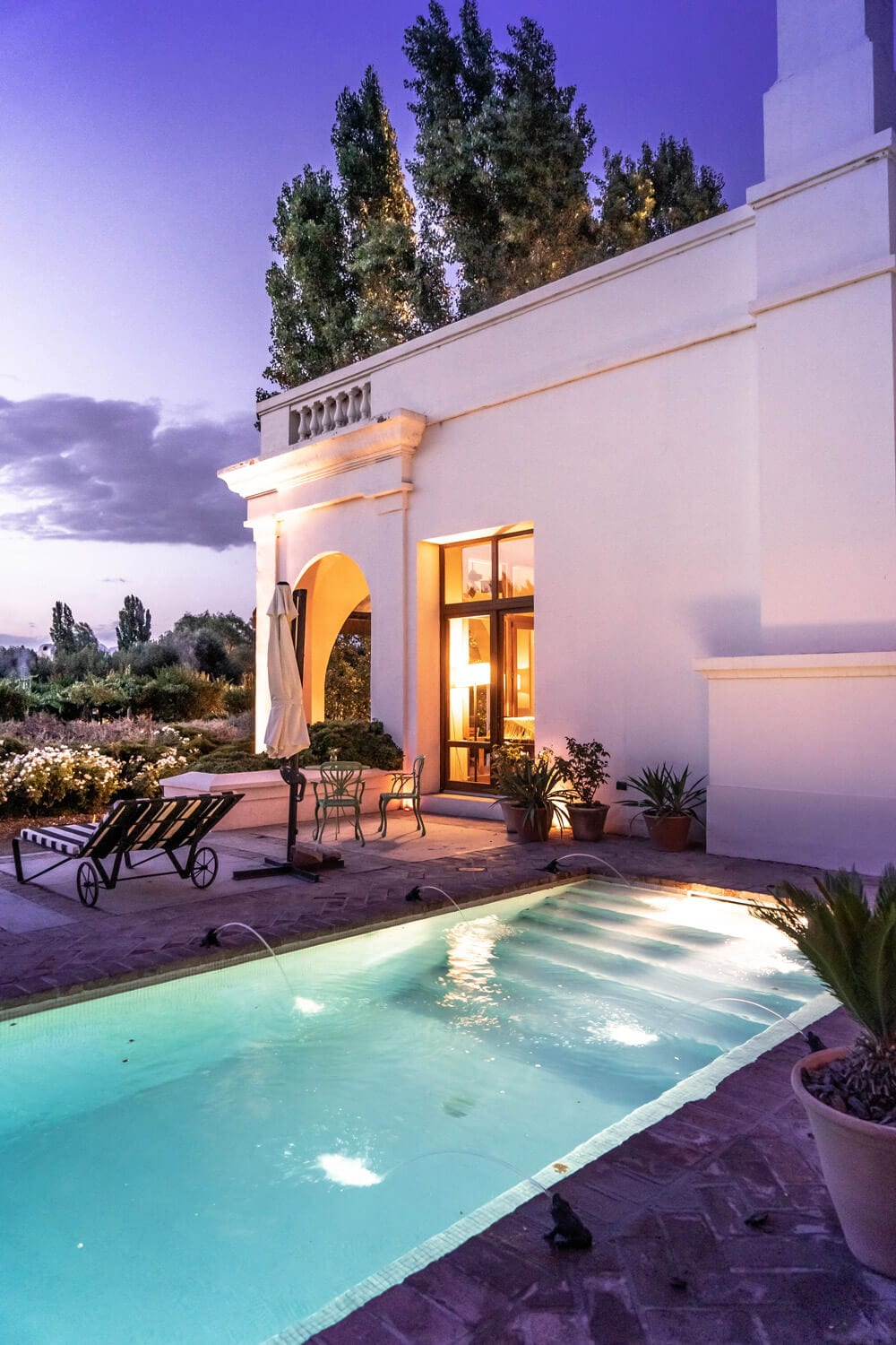 Cavas-Wine-Lodge-Evening-